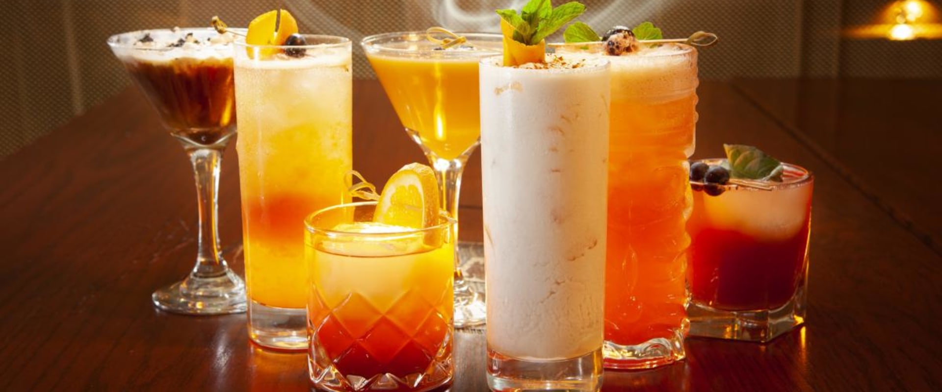The 10 Best Bars for Unbeatable Happy Hour Specials in Scottsdale AZ